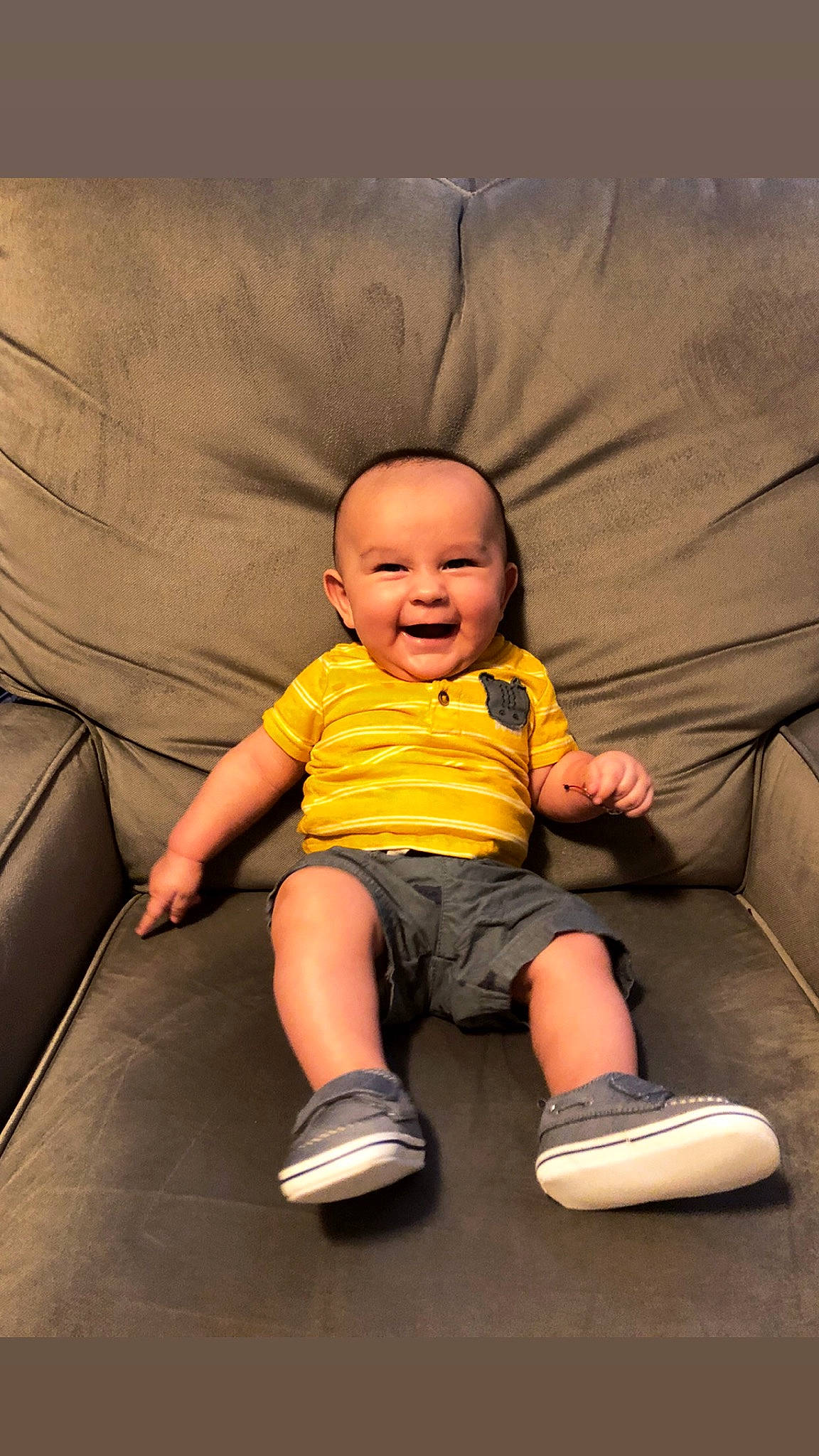 Everardo is registered to the contest to win money with this photo: baby, baby_toddler_clothing, cheek, chin, comfort, eye, face, facial_expression, flash_photography, hairstyle, happy, head, human_body, joy, leg, nose, person, shoe, skin, smile