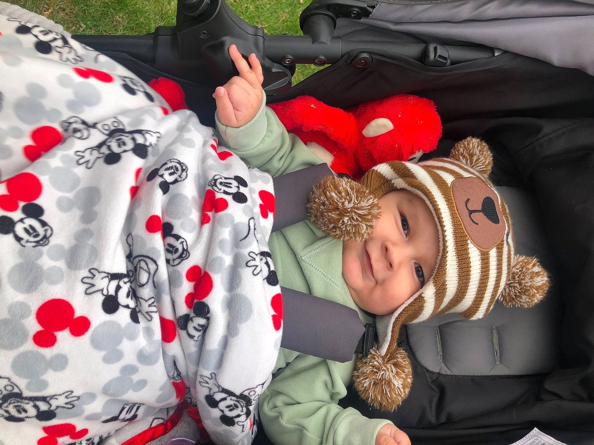 Everardo is registered to the contest to win money with this photo: arm, baby, baby_carriage, baby_products, baby_toddler_clothing, bag, car_seat, carmine, comfort, event, fun, hand, happy, headwear, linens, pattern, person, red, sitting, sleeve