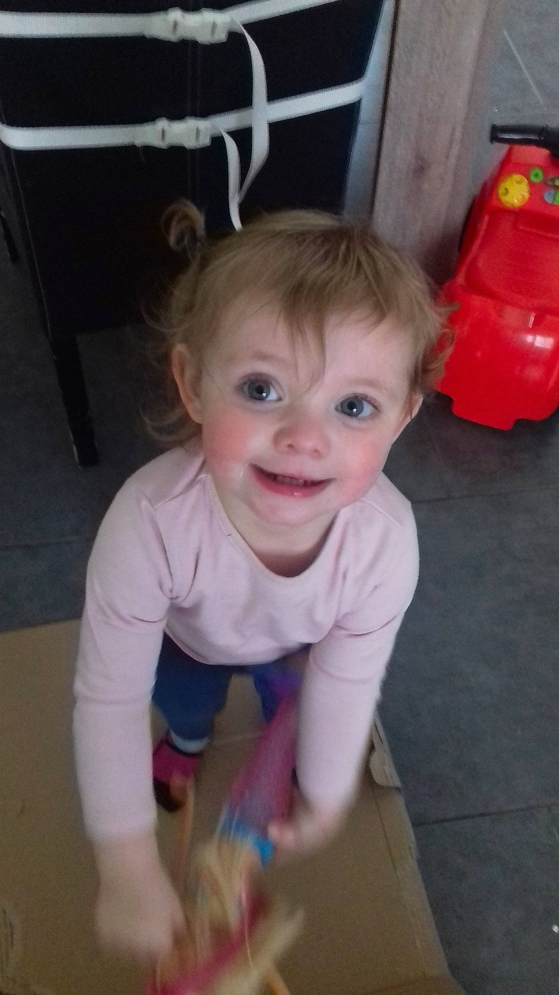 Ophelie participe au concours pour gagner de l'argent avec cette photo : baby, cheek, child, fun, joy, person, play, product, skin, smile, standing, toddler