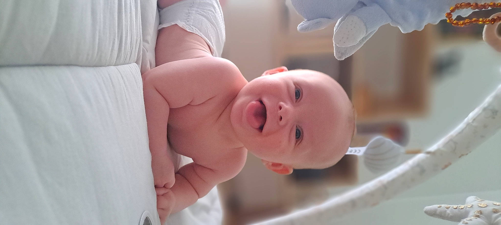 Edem a rejoint le concours — aidez-le/la à gagner de superbes lots ! baby, cheek, chin, ear, eye, eyebrow, eyelash, face, facial_expression, gesture, happy, head, lip, mouth, nose, person, pink, product, skin, smile