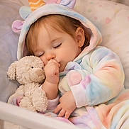 Kayla participe au concours pour gagner de l'argent avec cette photo : adorable, baby, bedtime, blanket, child, cozy, crib, cuddly, cute, infant, nursery, pajamas, pastel_colors, peaceful, resting, sleeping, soft_toys, teddy_bear, thumb_sucking, unicorn_onesie