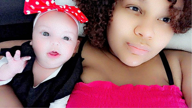 Ilanna a rejoint le concours — aidez-le/la à gagner de superbes lots ! baby, baby_toddler_clothing, black_hair, cap, chin, cool, costume_hat, ear, eyebrow, eyelash, face, fun, happy, headgear, lip, magenta, neck, person, pink, red