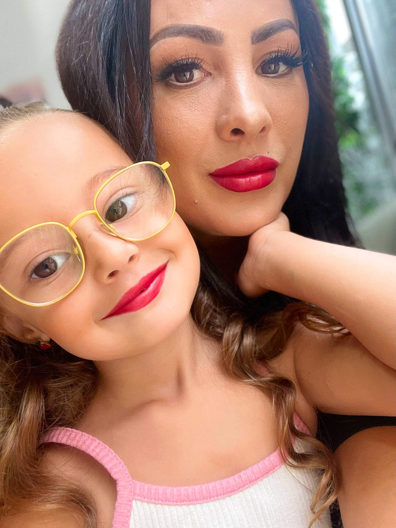 Emna a rejoint le concours — aidez-le/la à gagner de superbes lots ! cheek, chin, eye, eye_liner, eyebrow, eyelash, face, fashion, forehead, gesture, happy, iris, jaw, joy, lip, lipstick, makeover, mouth, nose, person