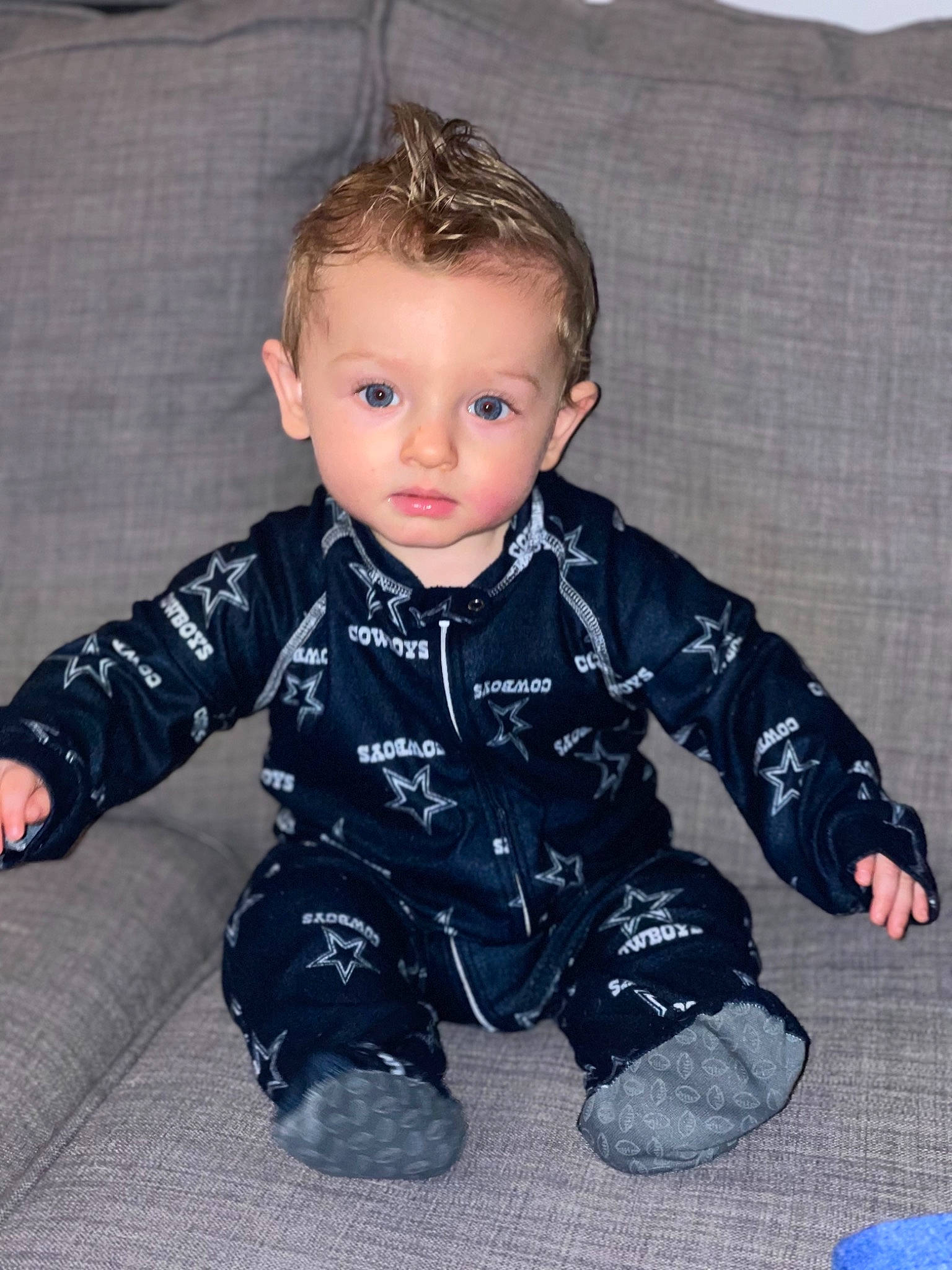 Ronnie is registered to the contest to win money with this photo: baby, baby_toddler_clothing, cheek, child, comfort, denim, electric_blue, flash_photography, flooring, fun, hairstyle, happy, head, pattern, person, sitting, sleeve, t_shirt, toddler, wood