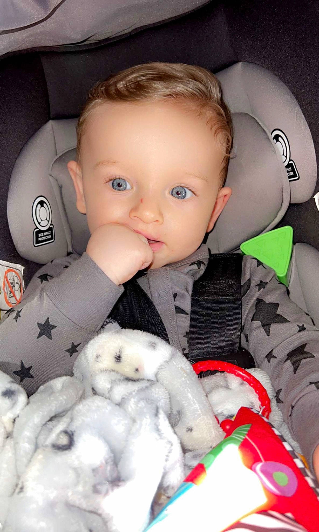 Ronnie is registered to the contest to win money with this photo: baby, baby_toddler_clothing, cheek, facial_expression, flash_photography, happy, iris, mammal, mouth, nose, organ, people, person, photograph, product, skin, textile, toddler, toy, vertebrate