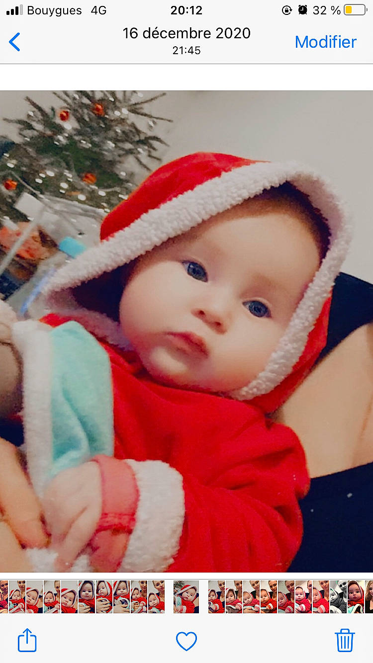 Khaylie a rejoint le concours — aidez-le/la à gagner de superbes lots ! baby, baby_toddler_clothing, blurred, bonnet, cheek, child, christmas, christmas_decoration, christmas_eve, christmas_ornament, costume_accessory, fur, fur_clothing, holiday, lip, person, portrait_photography, red, skin, toddler