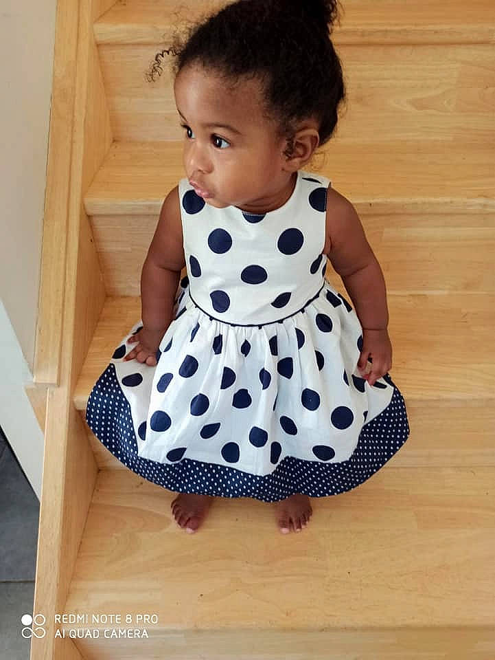 Abigail a rejoint le concours — aidez-le/la à gagner de superbes lots ! baby, baby_products, baby_toddler_clothing, child, child_model, clothing, dance, design, dress, pattern, person, polka_dot, product, sleeve, toddler