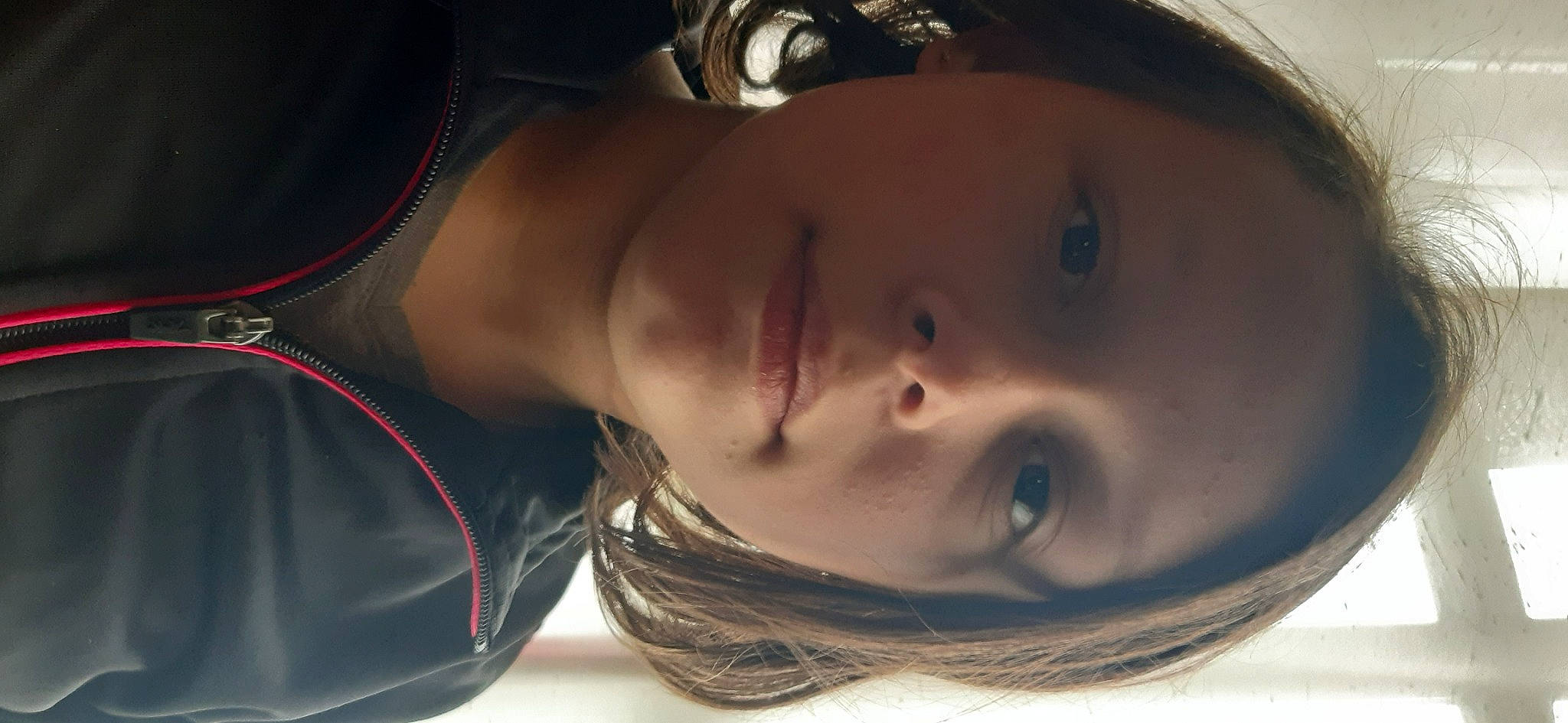 Malone participe au concours pour gagner de l'argent avec cette photo : cheek, child, chin, close_up, eye, eyebrow, face, forehead, fun, head, headgear, helmet, lip, mouth, nose, organ, person, personal_protective_equipment, skin, smile