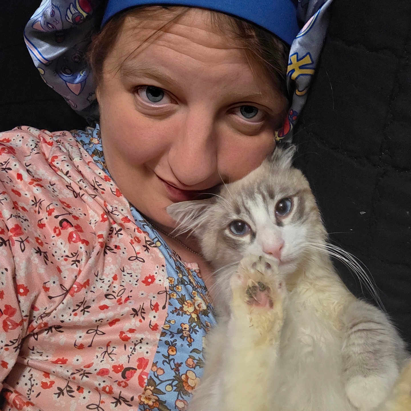 Geralt is registered to the contest to win money with this photo: animal, bedtime, cat, closeup, cozy, cute, face, fluffy_cat, friendship, headwear, human, indoor, patterned_clothing, paw, person, pet, portrait, relaxed, selfie, smiling