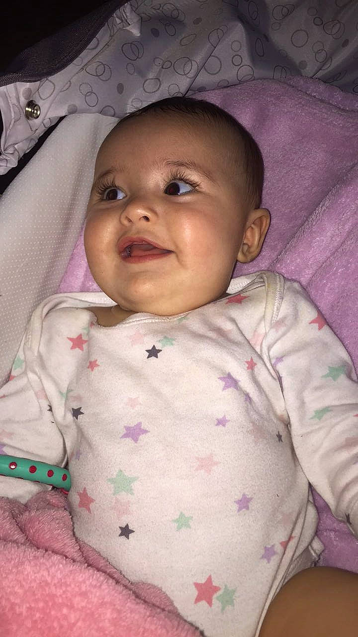 Leïna a rejoint le concours — aidez-le/la à gagner de superbes lots ! baby, baby_products, baby_toddler_clothing, cheek, child, comfort, eyebrow, fun, happy, iris, linens, lip, mouth, nose, person, pink, purple, skin, sleeve, smile