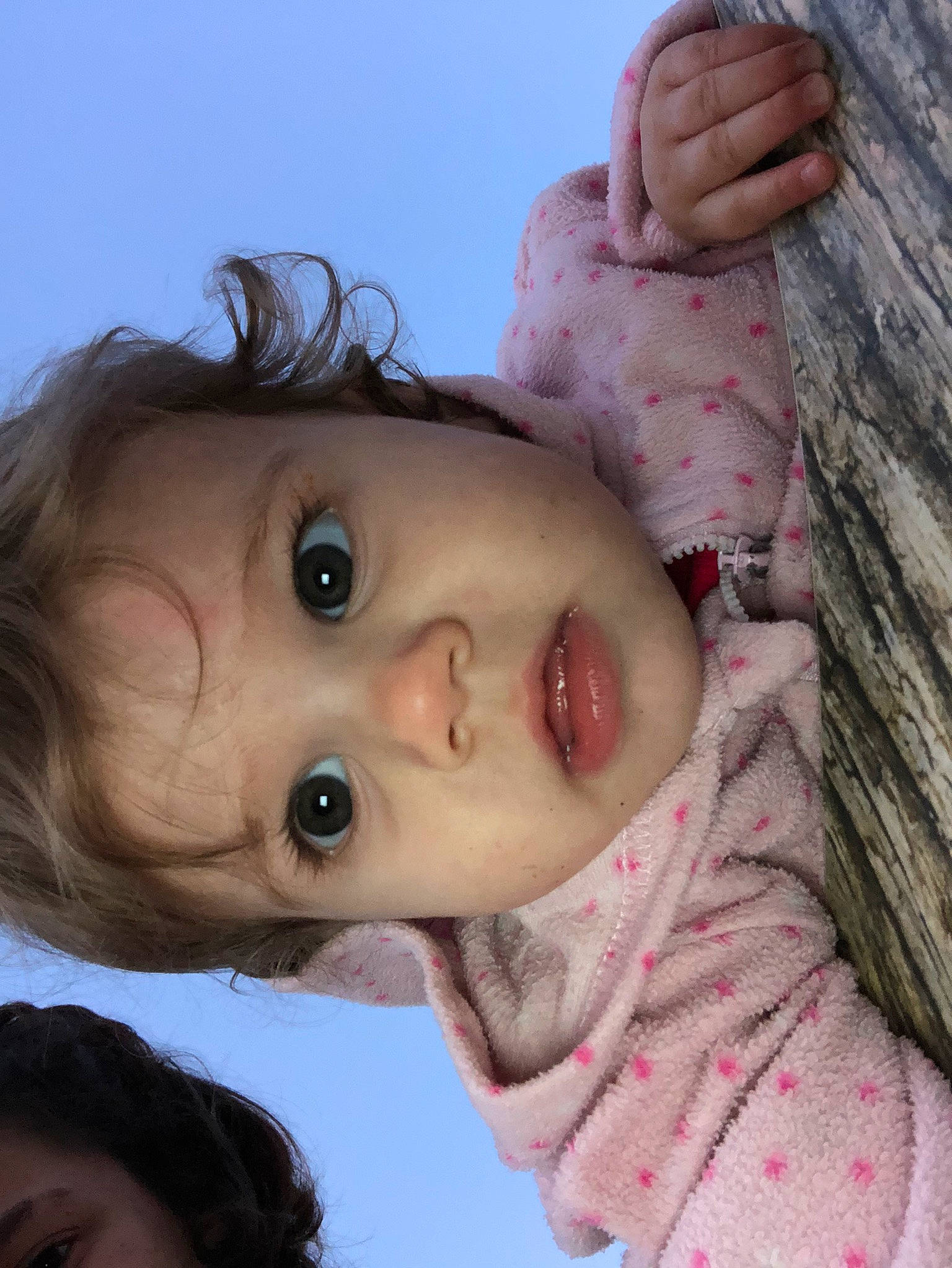 Wendy a rejoint le concours — aidez-le/la à gagner de superbes lots ! cheek, chin, eye, eyebrow, eyelash, face, forehead, gesture, hairstyle, happy, head, iris, lip, mouth, neck, nose, person, pink, skin, sleeve