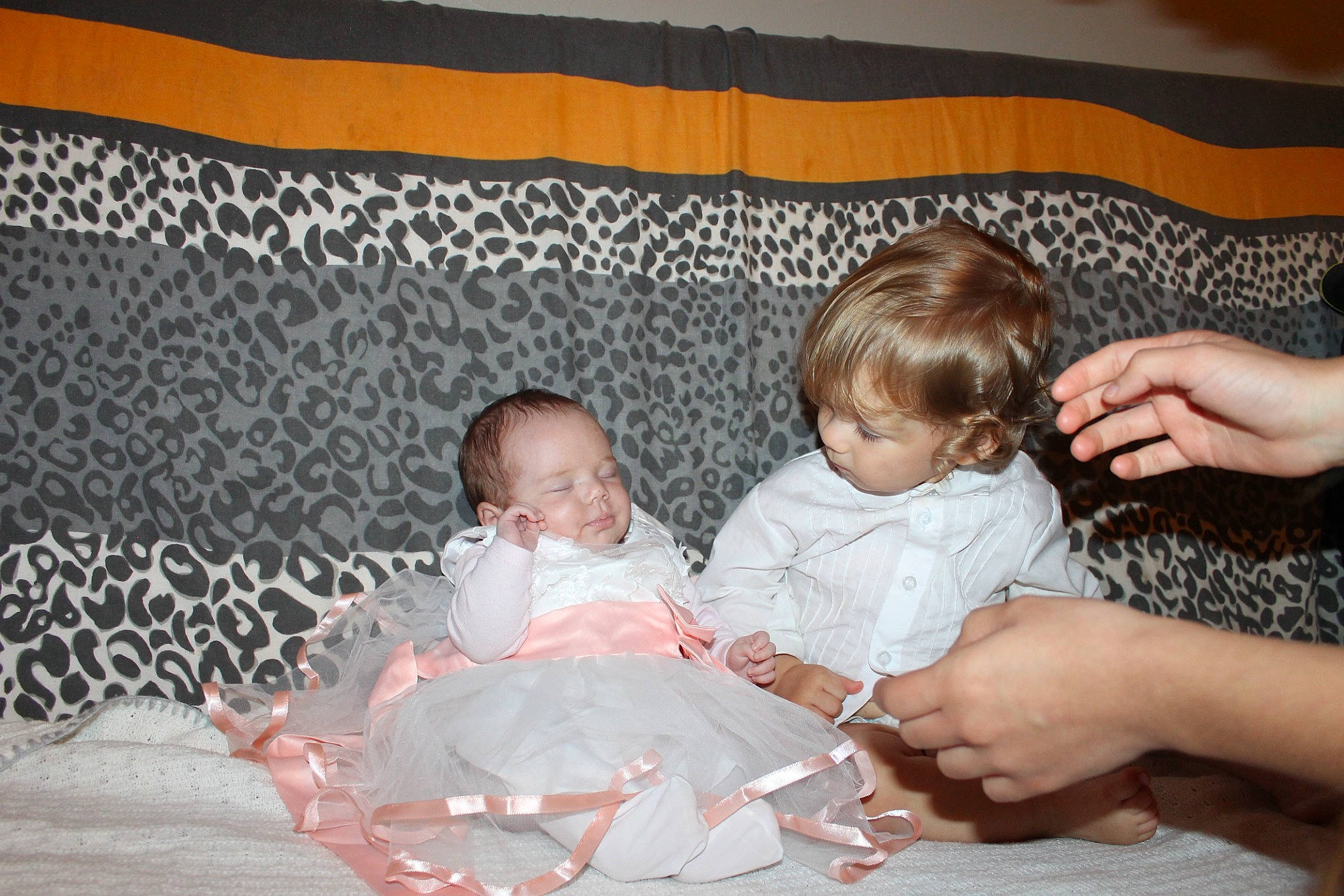 Wendy participe au concours pour gagner de l'argent avec cette photo : baby, baby_toddler_clothing, child, comfort, event, finger, foot, fun, gesture, hand, happy, head, lap, nail, pattern, person, room, sitting, skin, thumb