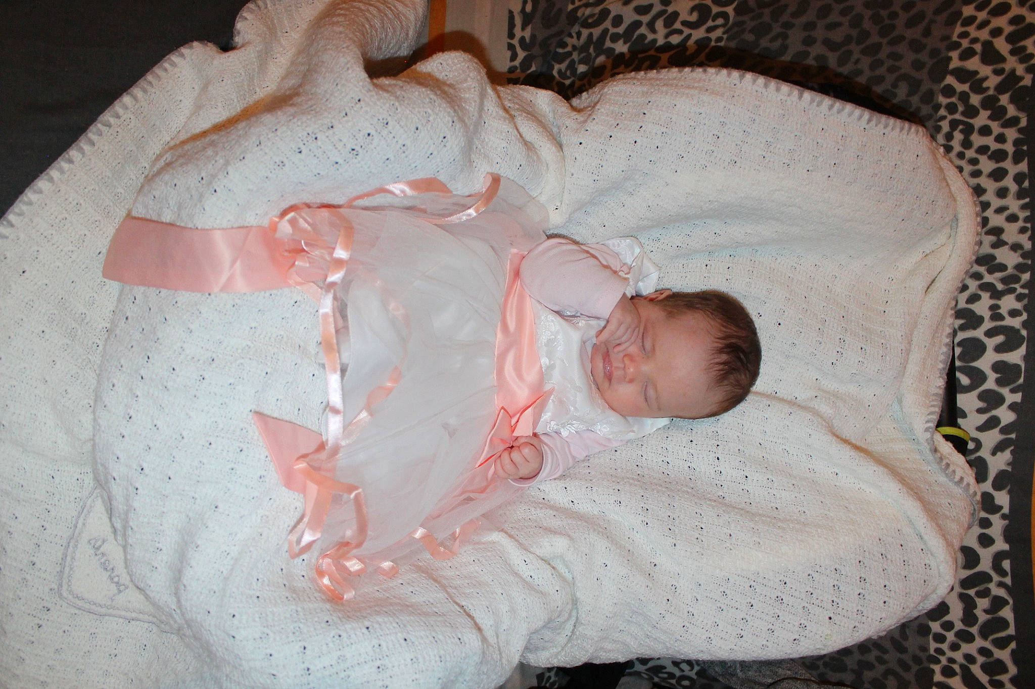 Wendy a rejoint le concours — aidez-le/la à gagner de superbes lots ! baby, baby_products, baby_sleeping, baby_toddler_clothing, bedtime, cheek, child, comfort, eye, face, flesh, head, human_body, iris, linens, pattern, person, skin, sleeve, textile