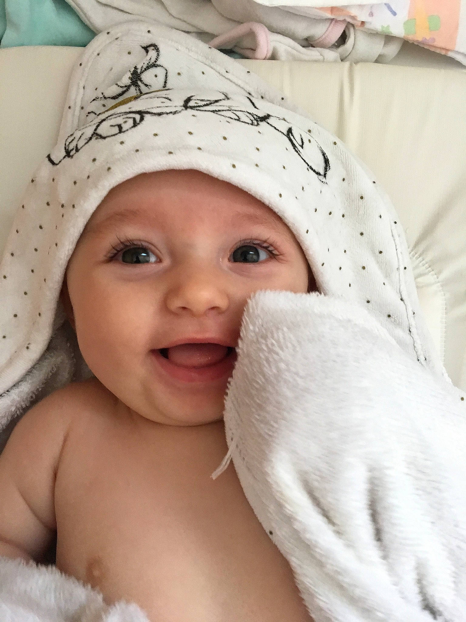 Milia participe au concours pour gagner de l'argent avec cette photo : beauty, cheek, child, close_up, eye, face, girl, head, headgear, headwear, infant, lip, nose, person, product, skin, smile, toddler