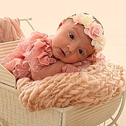 Rose a rejoint le concours — aidez-le/la à gagner de superbes lots ! baby, infant, pink, headband, flower, blanket, carriage, vintage, soft, pastel, portrait, cute, sleepy, newborn, lace, resting, cozy, child, face, hands