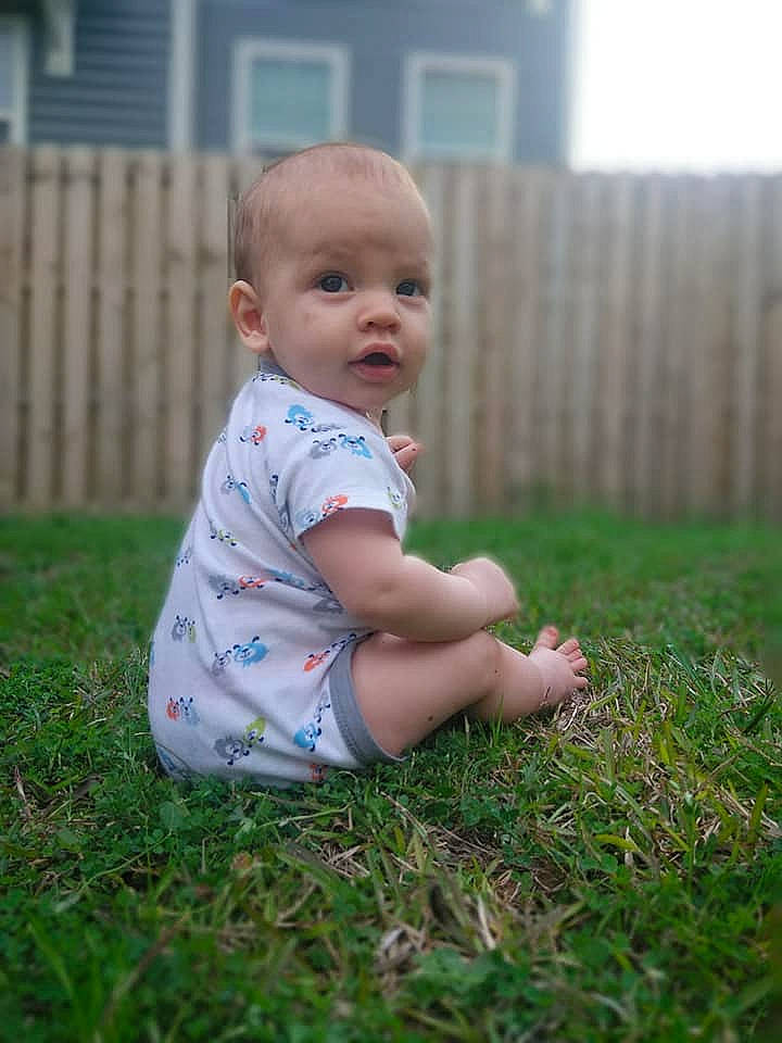 Atreyu is registered to the contest to win money with this photo: baby, backyard, child, garden, grass, grass_family, green, lawn, meadow, person, plant, sitting, skin, smile, summer, toddler, yard