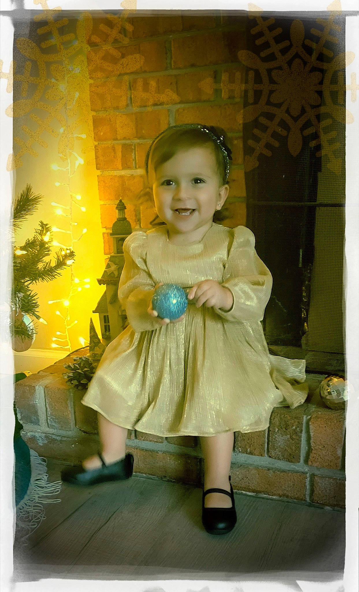 Luna is registered to the contest to win money with this photo: art, baby, baby_toddler_clothing, beauty, child, day_dress, dress, event, face, flash_photography, happy, joy, pattern, person, picture_frame, rectangle, room, sitting, smile, stock_photography