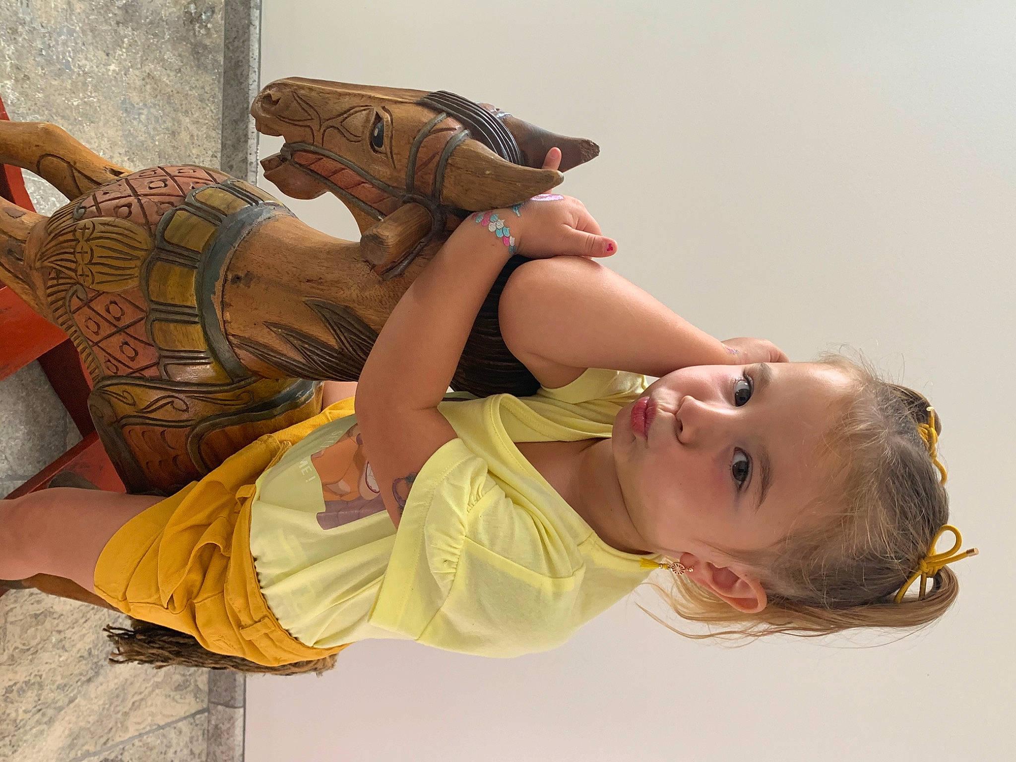 Anaya a rejoint le concours — aidez-le/la à gagner de superbes lots ! arm, ear, human, human_body, joint, leg, neck, person