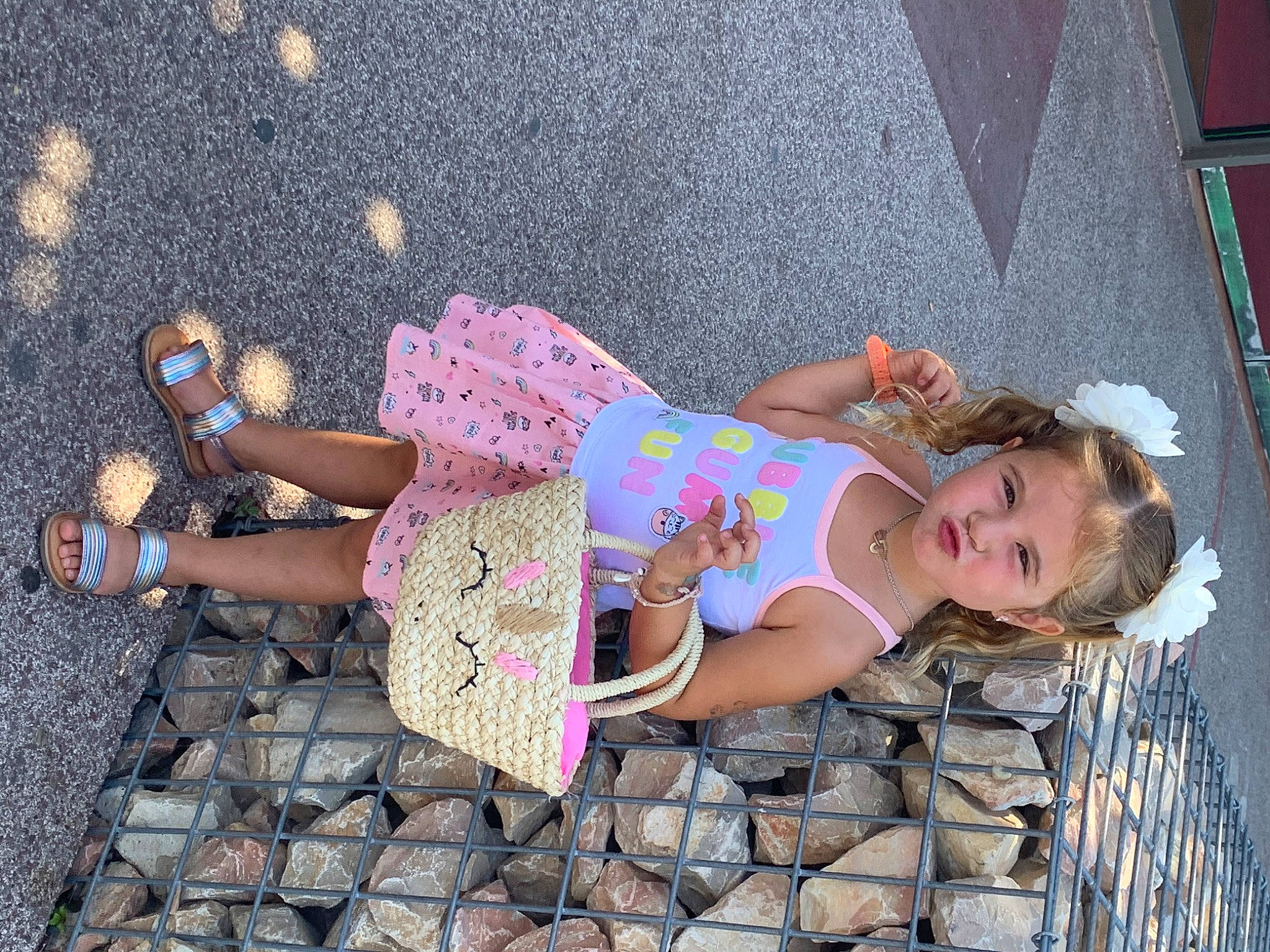 Anaya a rejoint le concours — aidez-le/la à gagner de superbes lots ! child, leg, person, pink