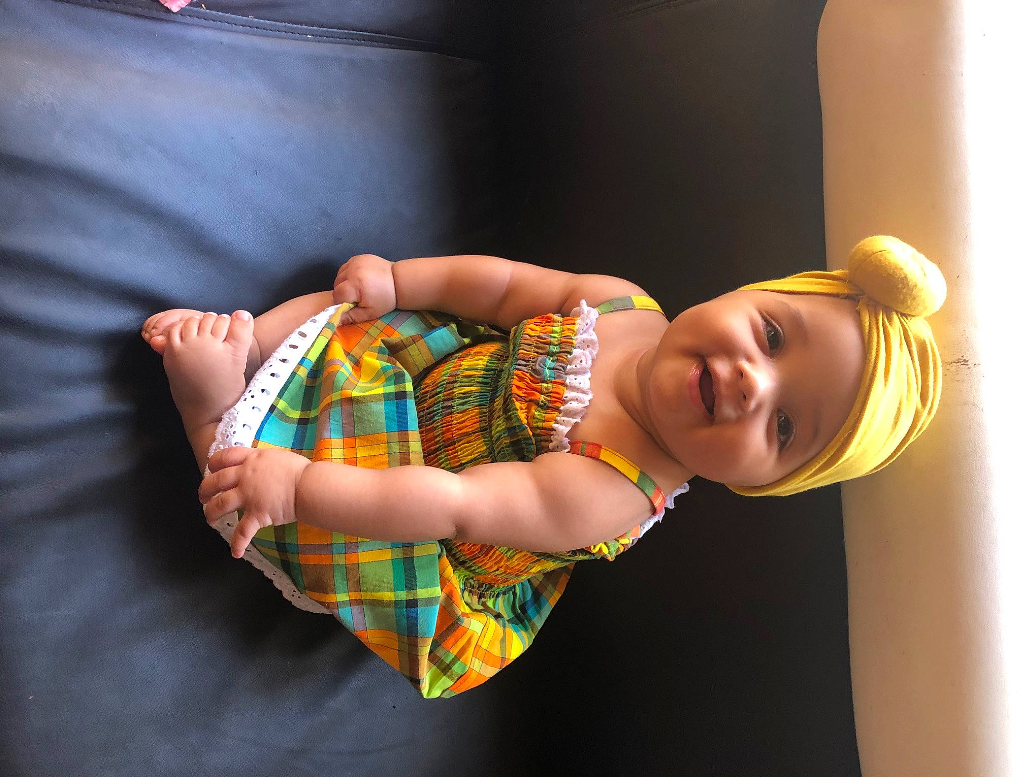 Zaïone participe au concours pour gagner de l'argent avec cette photo : baby, baby_products, baby_toddler_clothing, child, comfort, elbow, finger, fun, happy, headwear, human_leg, orange, pattern, person, plaid, product, skin, sleeve, smile, toddler