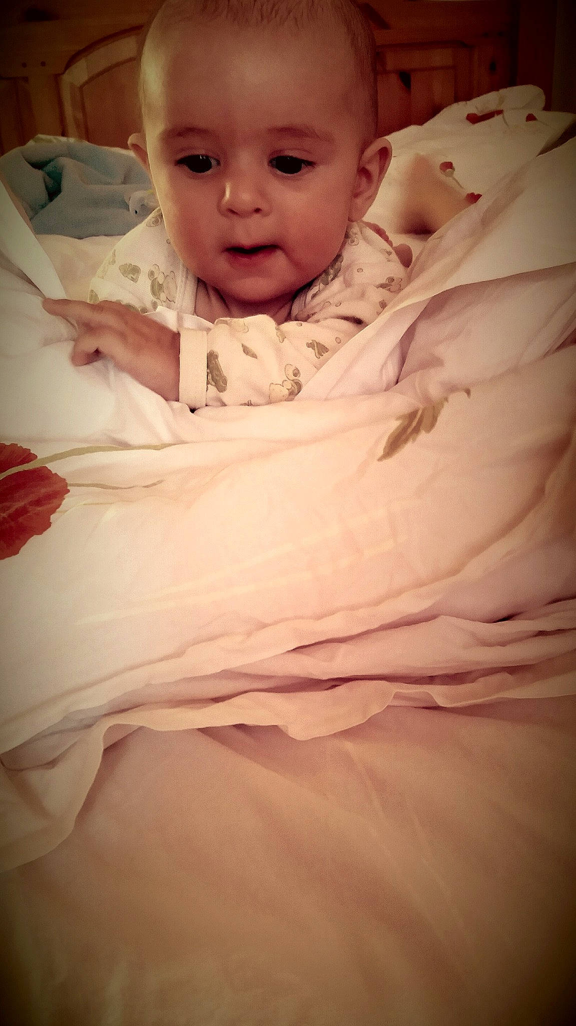 Logan a rejoint le concours — aidez-le/la à gagner de superbes lots ! arm, beauty, cheek, child, eye, face, girl, hand, head, human, human_hair_color, infant, leg, nose, person, pink, skin, smile, toddler, trunk