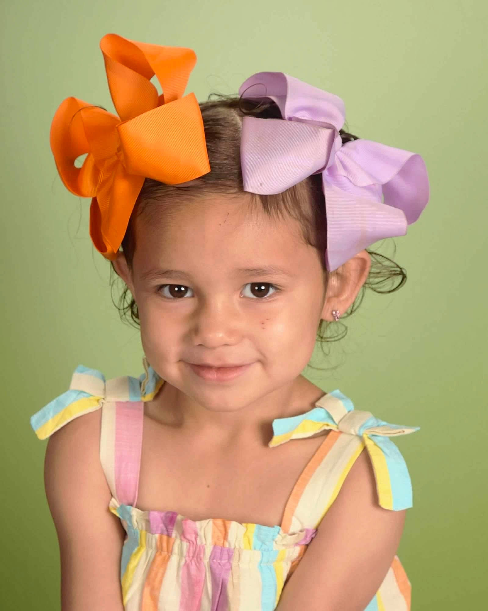 Luz is registered to the contest to win money with this photo: baby_toddler_clothing, child, costume, costume_hat, day_dress, face, fashion_accessory, fun, hair_accessory, hair_tie, happy, headband, headgear, headpiece, headwear, joy, magenta, party_supply, person, pink
