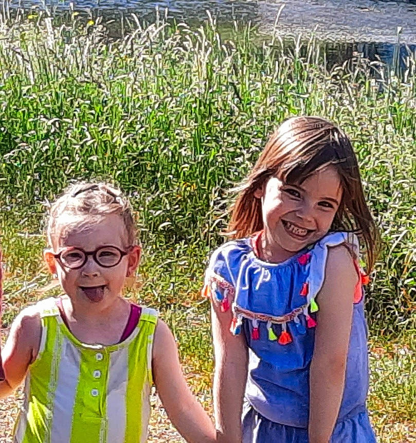 Dalia a rejoint le concours — aidez-le/la à gagner de superbes lots ! adaptation, face, facial_expression, friendship, grass, grassland, green, happy, head, iris, joy, leisure, mammal, morning, natural_environment, nature, people_in_nature, person, photograph, plant