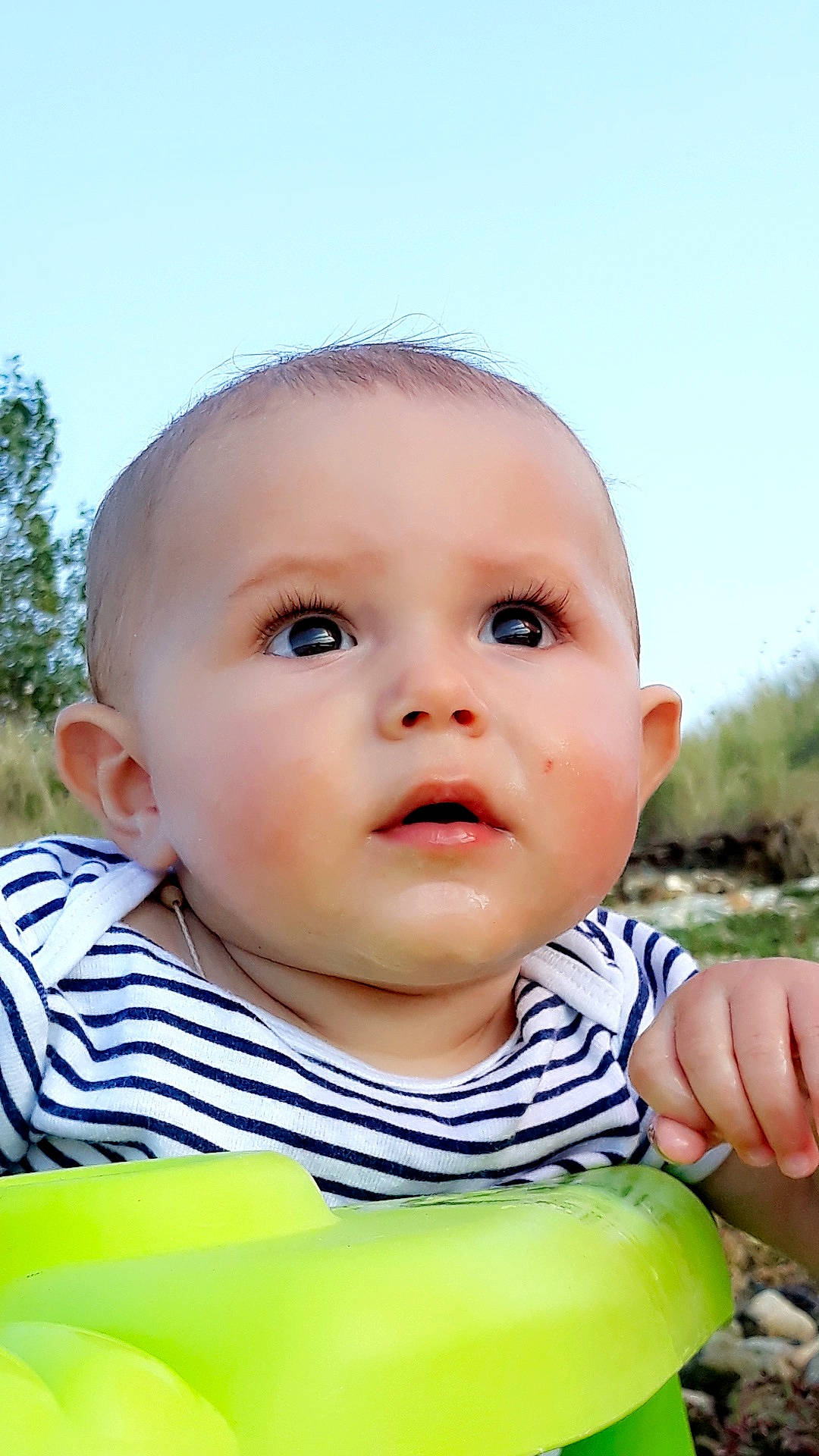 Dylan a rejoint le concours — aidez-le/la à gagner de superbes lots ! baby, cheek, child, chin, close_up, face, head, lip, nose, person, skin, toddler