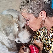 Uriana a rejoint le concours — aidez-le/la à gagner de superbes lots ! dog, woman, teddy_bear, affection, indoor, face, pet, animal, cuddle, love, fur, earring, clothing, bed, head, portrait, closeup, friendship, cute, soft
