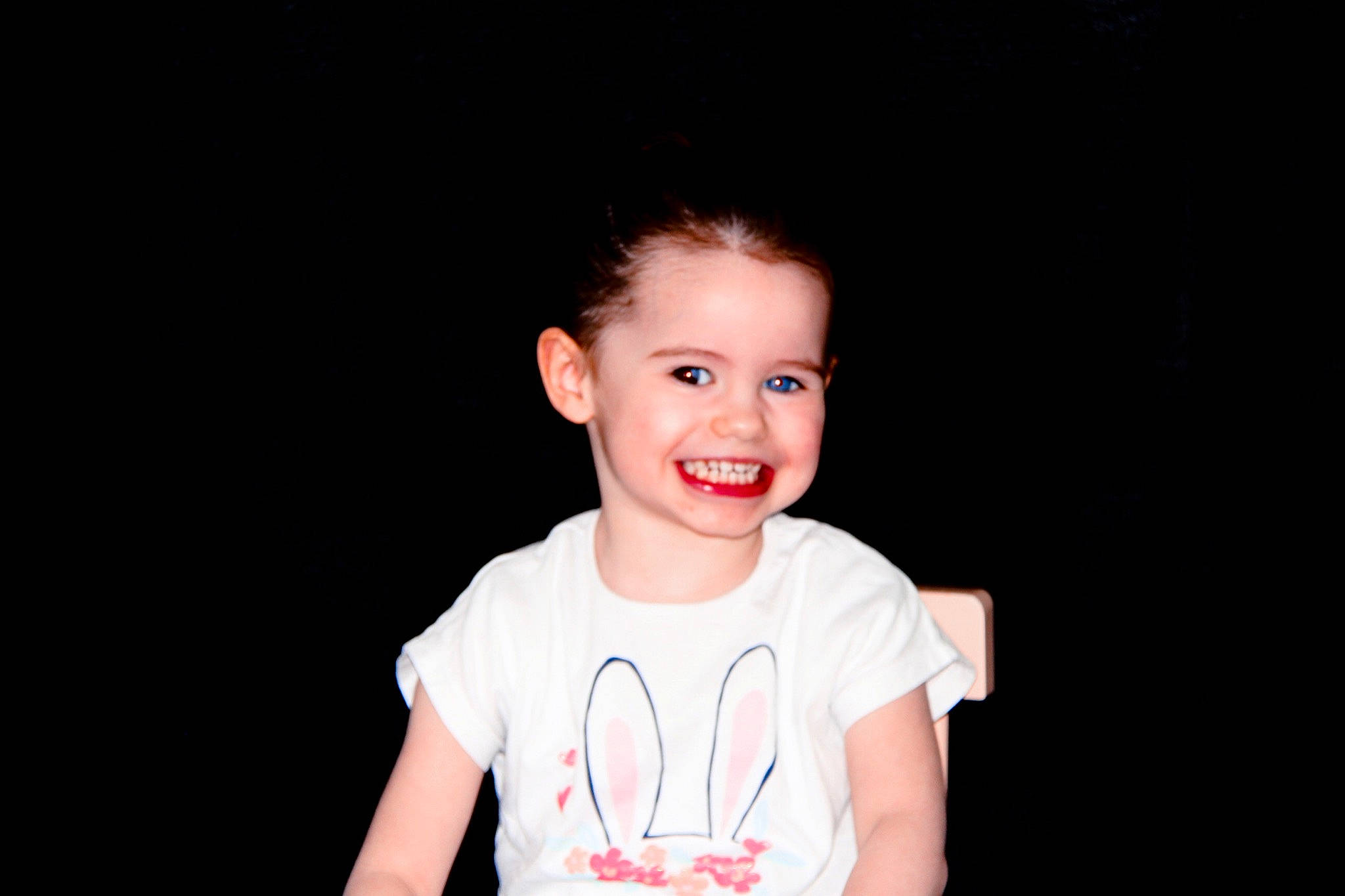 Adriana participe au concours pour gagner de l'argent avec cette photo : baby_toddler_clothing, cheek, child, chin, eye, flash_photography, fun, hair, happy, human_body, iris, joy, mouth, neck, nose, person, shoulder, skin, sleeve, smile