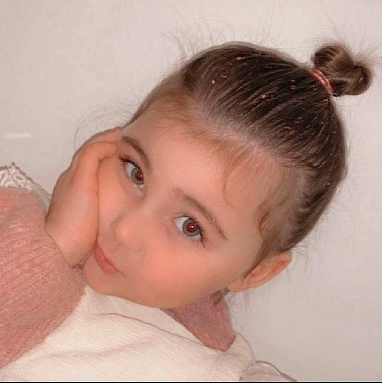 Tanya a rejoint le concours — aidez-le/la à gagner de superbes lots ! black_hair, bridal_accessory, bun, cheek, chignon, ear, eye, eyelash, forehead, gesture, hair, happy, head, iris, jaw, lip, nose, person, shoulder, skin