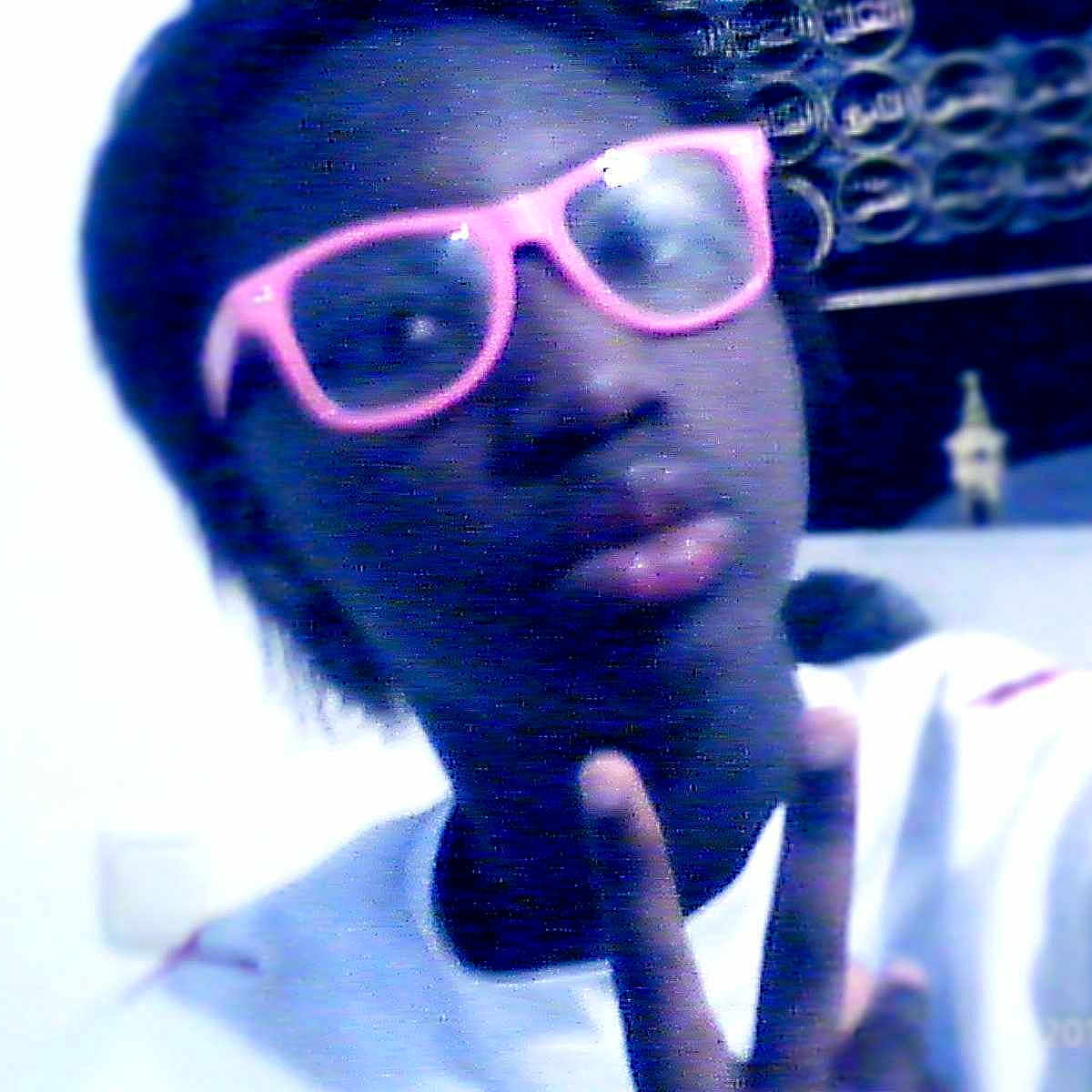 Roukayath a rejoint le concours — aidez-le/la à gagner de superbes lots !