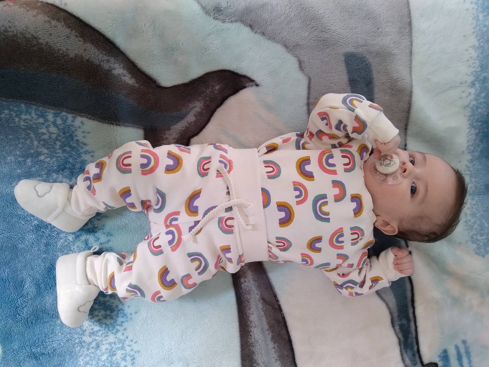 Dora participe au concours pour gagner de l'argent avec cette photo : baby, baby_products, baby_sleeping, baby_toddler_clothing, child, comfort, doll, fawn, fur, human_leg, linens, mammal, pattern, person, plush, sleeve, stuffed_toy, tail, textile, toddler