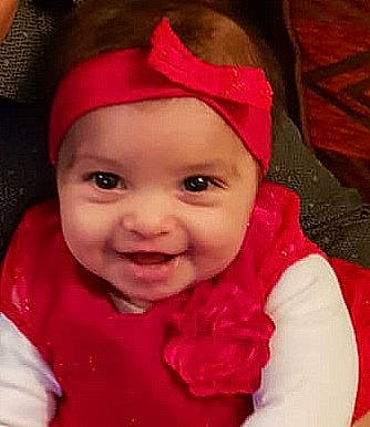 Nila participe au concours pour gagner de l'argent avec cette photo : baby, cap, cheek, chin, eye, eyebrow, face, happy, head, headgear, headwear, iris, joy, lip, mouth, nose, outerwear, person, pink, skin