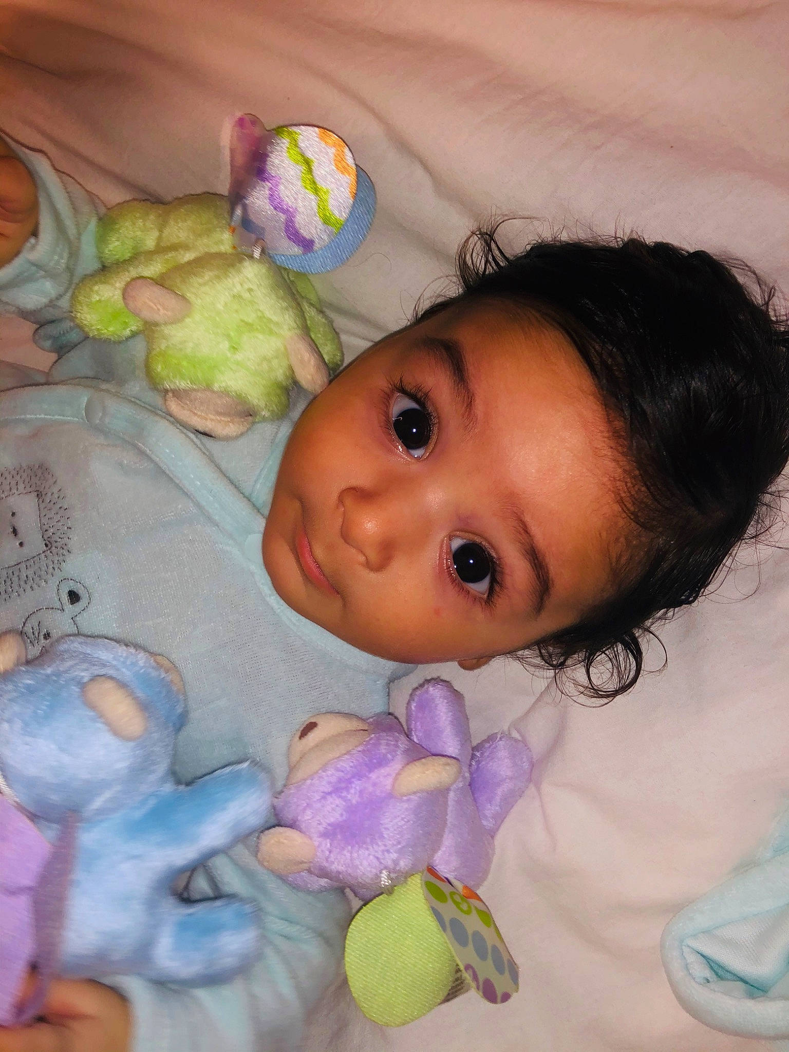 Edgar a rejoint le concours — aidez-le/la à gagner de superbes lots ! baby, cheek, child, face, head, iris, person, toddler