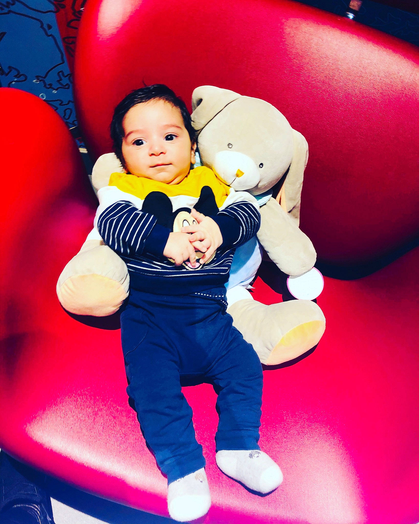 Edgar a rejoint le concours — aidez-le/la à gagner de superbes lots ! child, fun, games, happy, inflatable, person, photography, red, smile, toddler