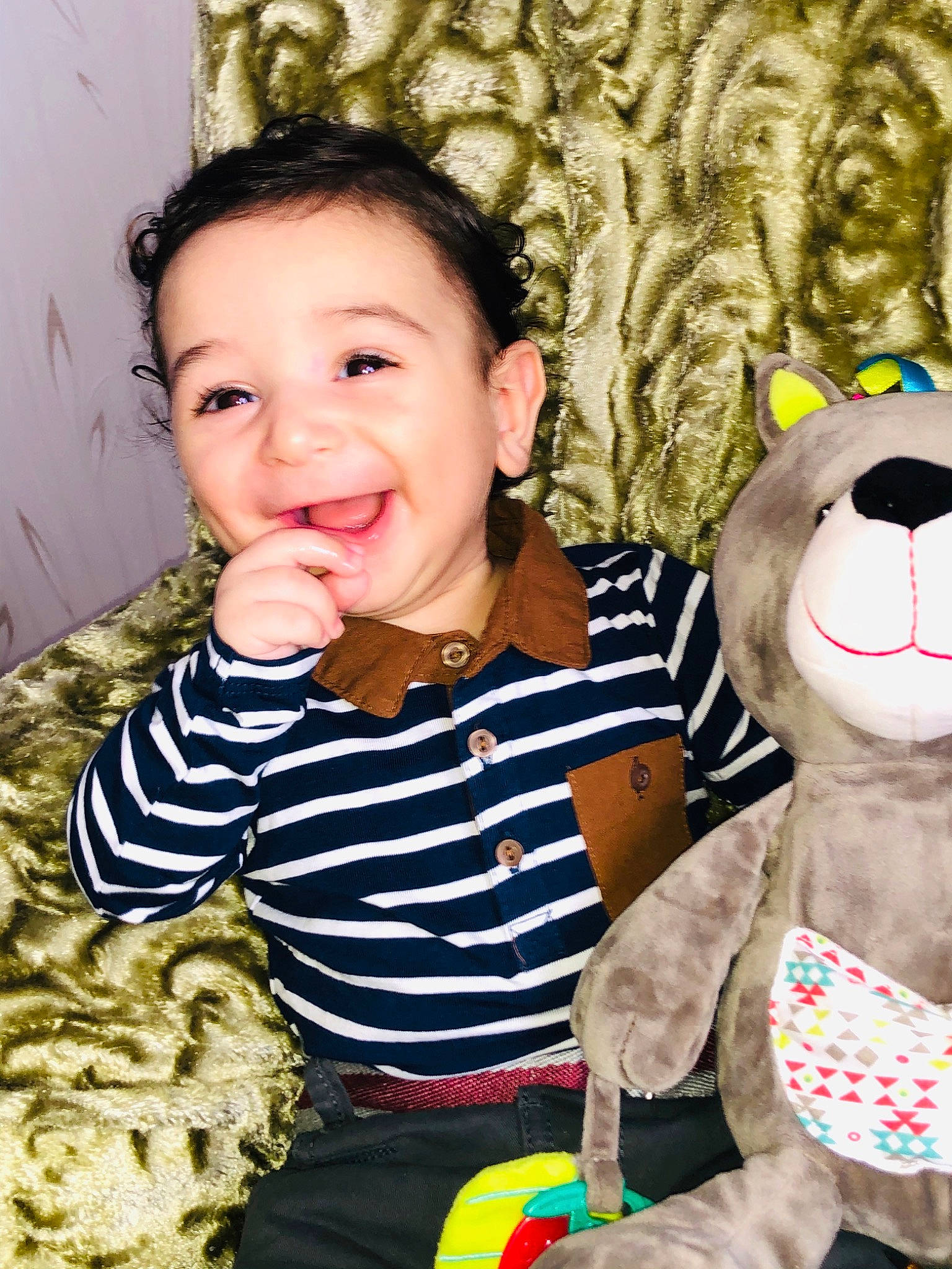 Edgar participe au concours pour gagner de l'argent avec cette photo : cheek, child, eye, face, fun, green, happy, head, nose, people, person, play, plush, skin, smile, stuffed_toy, teddy_bear, textile, toddler, toy