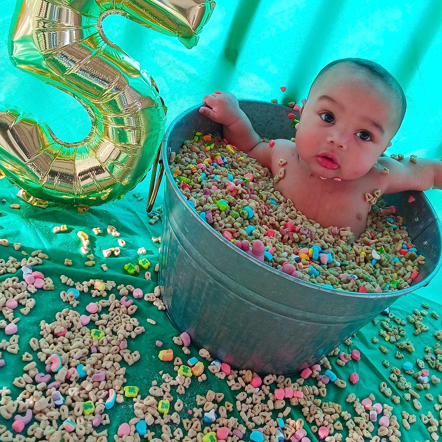 Daelin is registered to the contest to win money with this photo: baby, bathing, bathtub, bucket, face, grass, head, leisureactivities, number, person, photography, plant, playarea, portrait, pottedplant, sport, swimming, symbol, text, tub