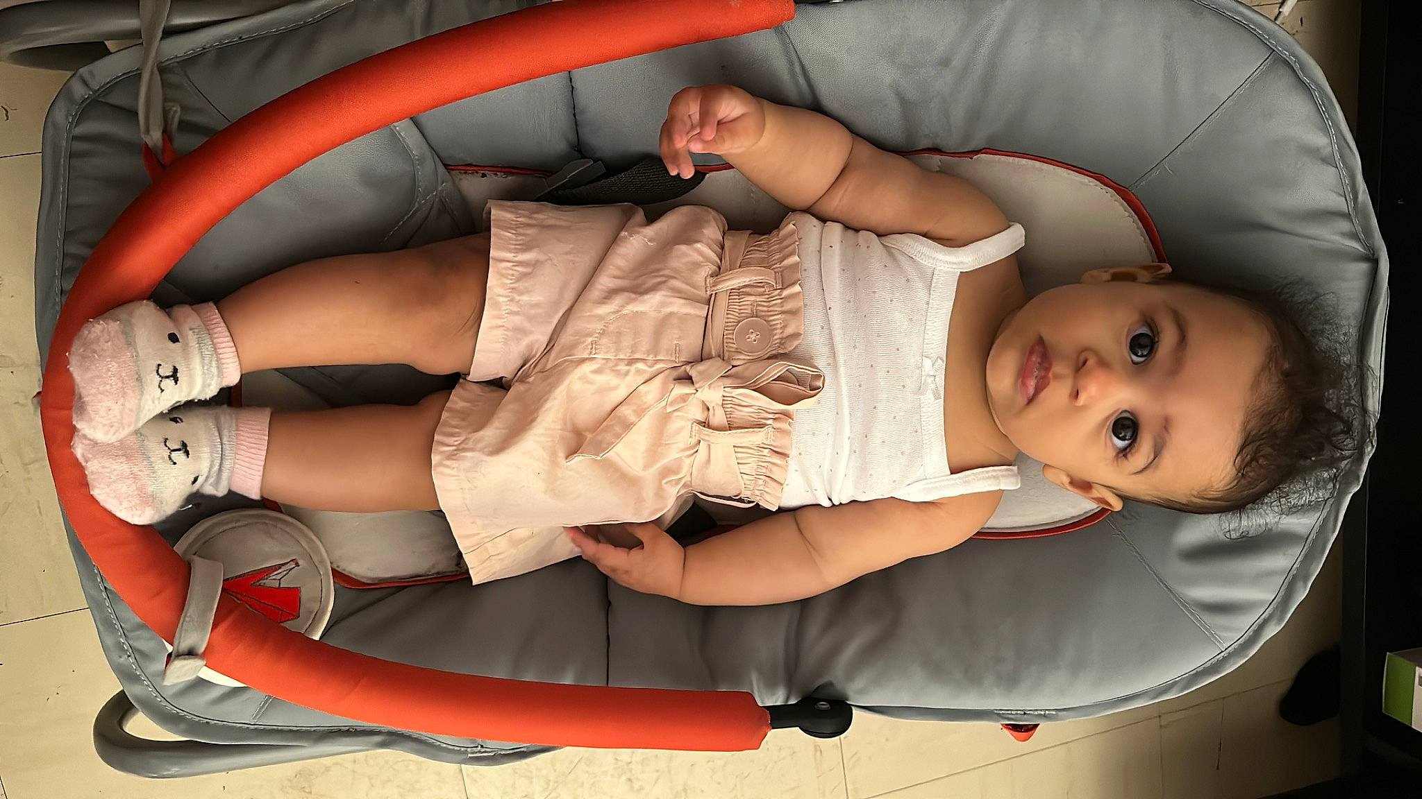 Deyna a rejoint le concours — aidez-le/la à gagner de superbes lots ! arm, auto_part, automotive_design, comfort, flash_photography, fun, hand, human_body, human_leg, joint, knee, lap, leg, mouth, muscle, person, product, sandal, shorts, sitting