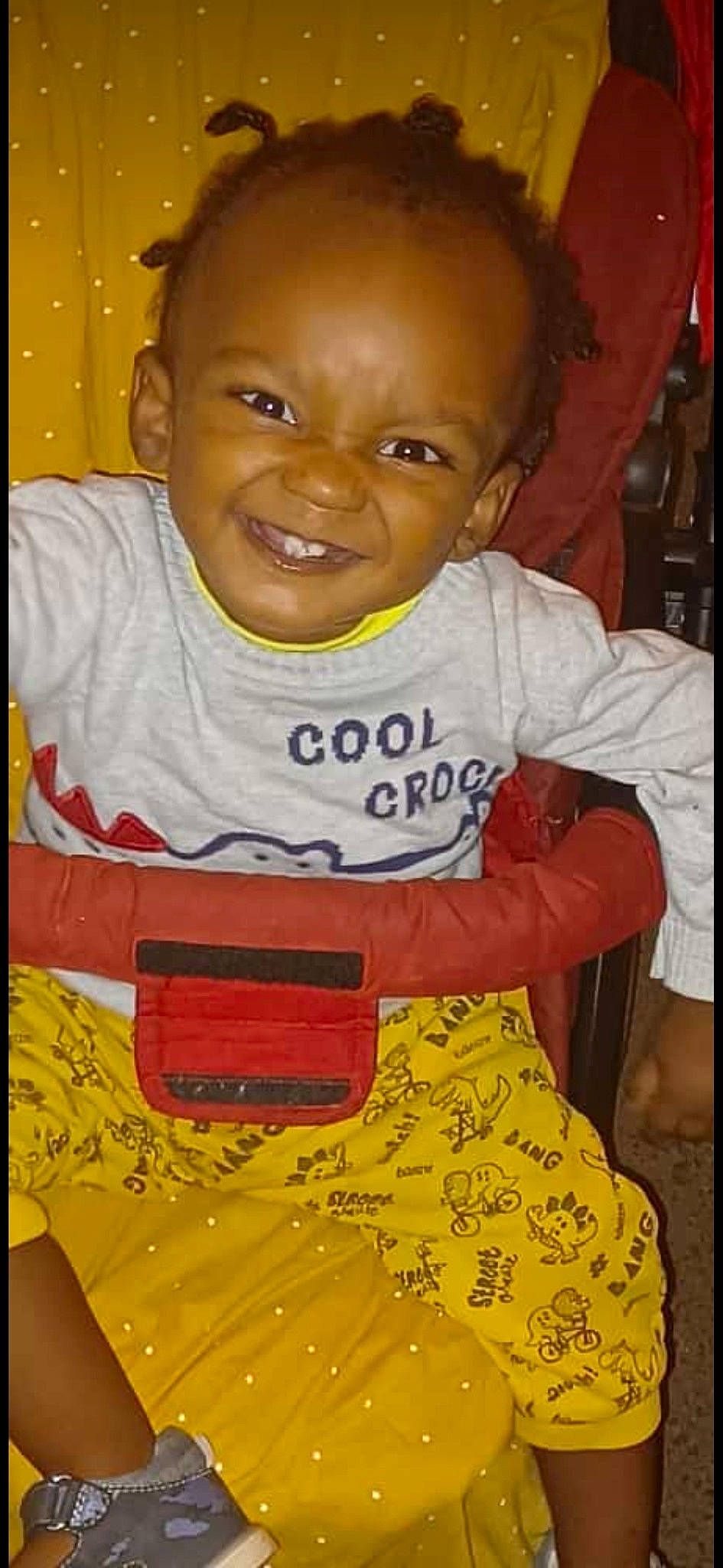 Jason a rejoint le concours — aidez-le/la à gagner de superbes lots ! arm, baby_toddler_clothing, black, cheek, face, facial_expression, forehead, happy, head, joy, lip, mouth, nose, orange, organ, person, skin, sleeve, smile, t_shirt