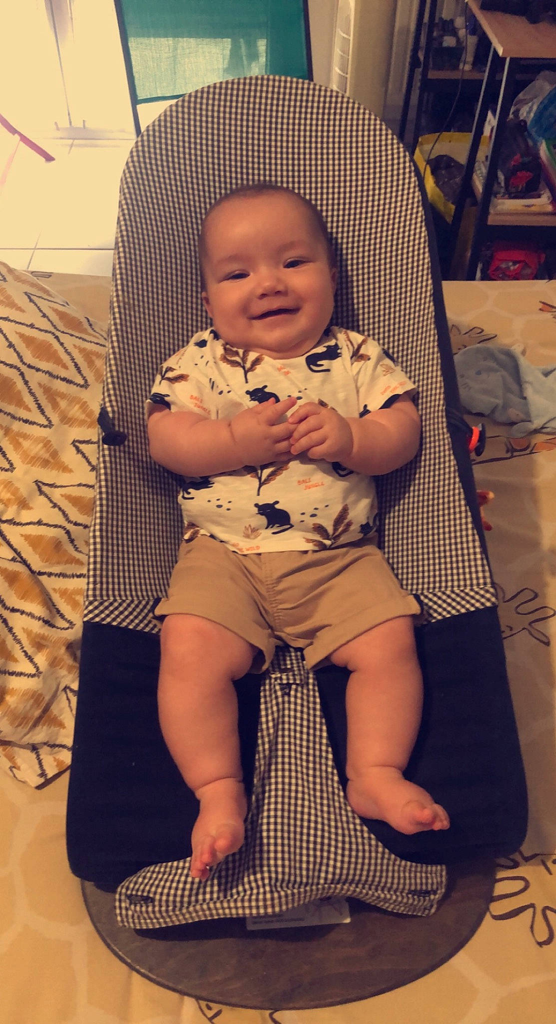 Haru a rejoint le concours — aidez-le/la à gagner de superbes lots ! baby, baby_toddler_clothing, chair, cheek, child, comfort, eye, face, facial_expression, fun, happy, head, human_body, joy, leg, person, product, skin, smile, thigh