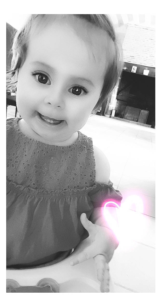 Naya a rejoint le concours — aidez-le/la à gagner de superbes lots ! beauty, black_and_white, cheek, child, eye, eyebrow, face, hair, hairstyle, head, lip, monochrome, monochrome_photography, person, photograph, photography, skin, smile, snapshot, toddler