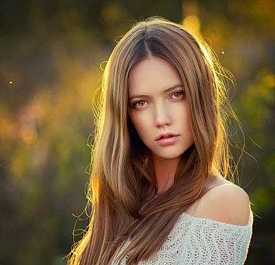 Louna a rejoint le concours — aidez-le/la à gagner de superbes lots ! beauty, eyebrow, eyelash, face, fashion_model, flash_photography, grass, hair, happy, iris, layered_hair, lighting, lip, long_hair, natural_landscape, people_in_nature, person, step_cutting, street_fashion, sunlight