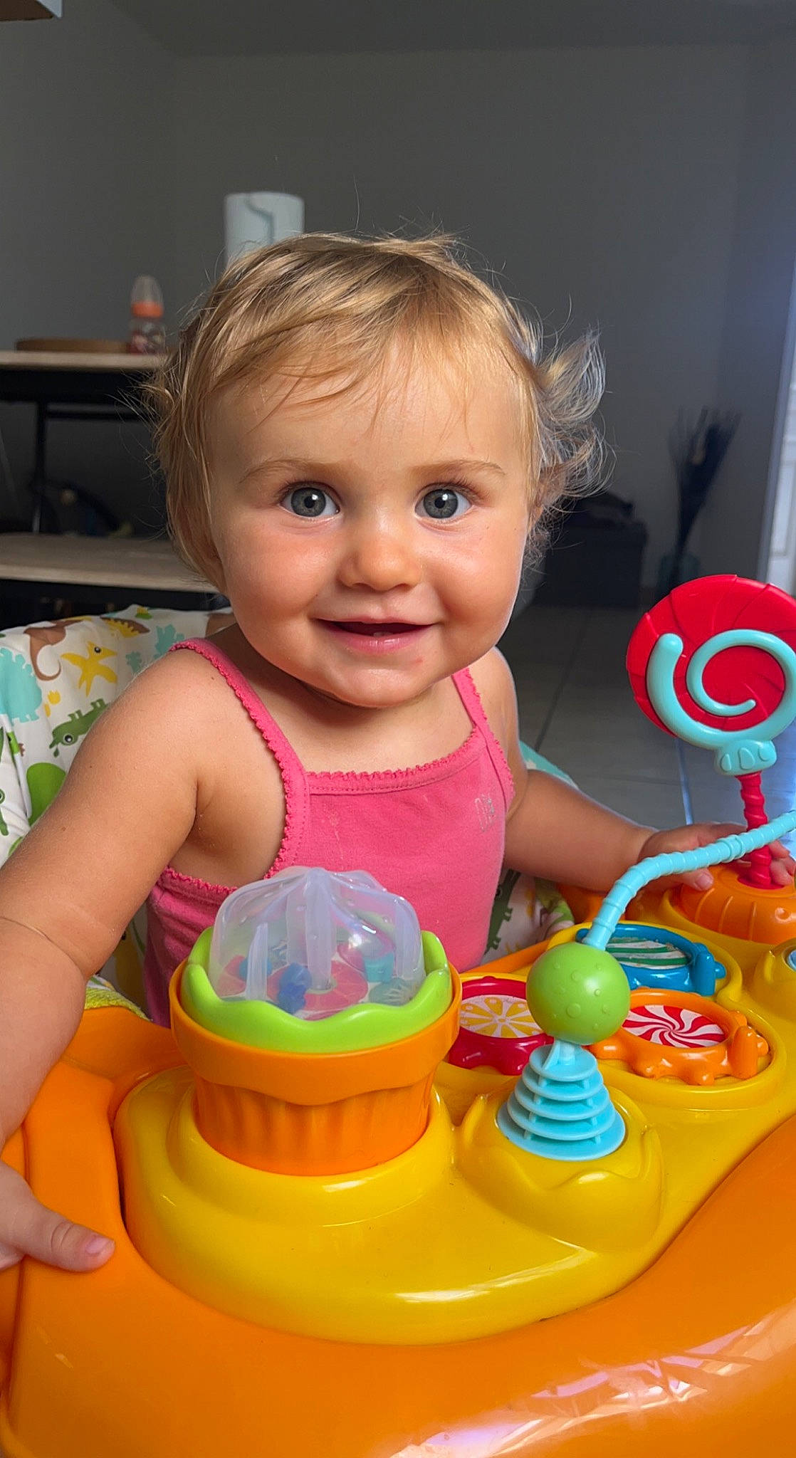 Lyana a rejoint le concours — aidez-le/la à gagner de superbes lots ! baby, baby_playing_with_toys, baby_products, baby_toddler_clothing, baby_toys, cheek, child, event, eyelash, fun, happy, joy, person, plastic, play, product, riding_toy, sitting, smile, sweetness