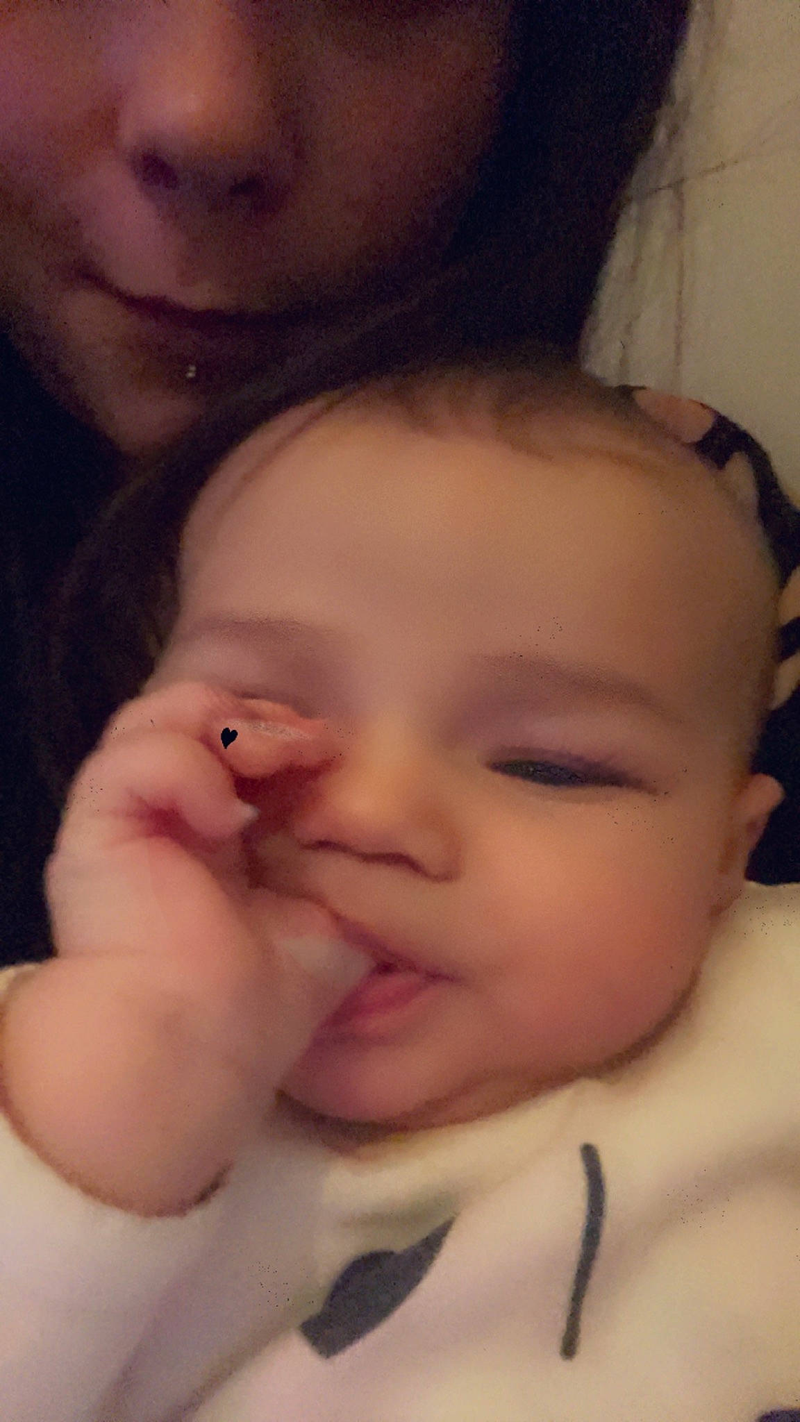 Aya a rejoint le concours — aidez-le/la à gagner de superbes lots ! cheek, chin, ear, eyebrow, eyelash, face, forehead, gesture, hair, hand, happy, iris, lip, mouth, muscle, neck, nose, person, product, skin