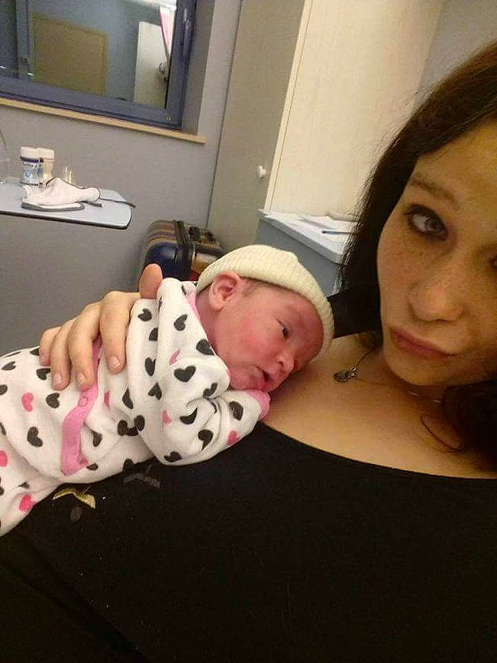 Jade participe au concours pour gagner de l'argent avec cette photo : arm, cheek, child, day, ear, eye, face, finger, fun, girl, head, headwear, infant, mouth, neck, nose, organ, person, product, selfie