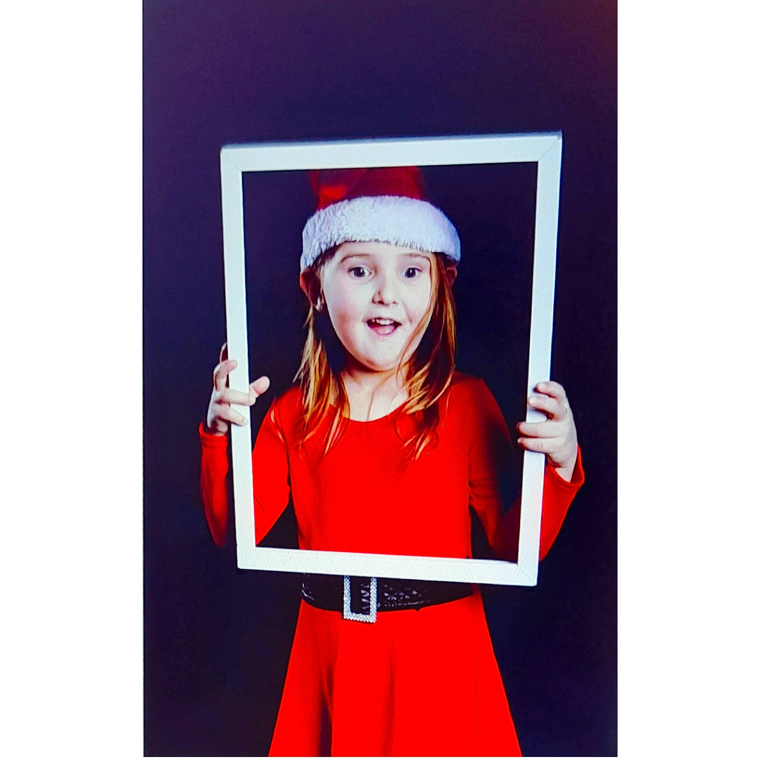 Louanna participe au concours pour gagner de l'argent avec cette photo : blazer, cap, collar, costume_hat, elbow, electric_blue, fashion_accessory, fashion_design, gesture, happy, headgear, headwear, magenta, person, rectangle, sleeve, smile, street_fashion, t_shirt, uniform