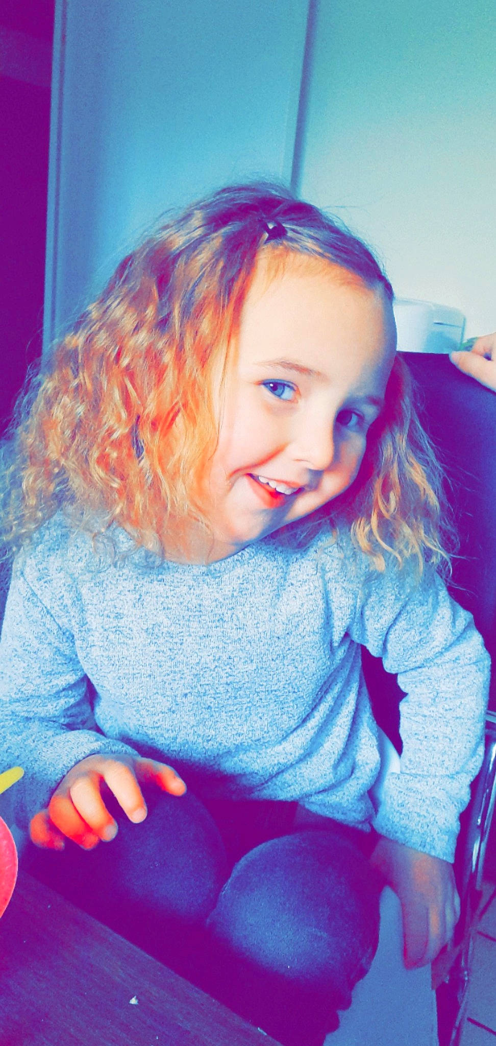 Louanna a rejoint le concours — aidez-le/la à gagner de superbes lots ! blue, cheek, chin, eye, eyebrow, facial_expression, flash_photography, hair, hairstyle, happy, head, human_body, iris, joy, lip, mouth, nose, person, purple, shoulder