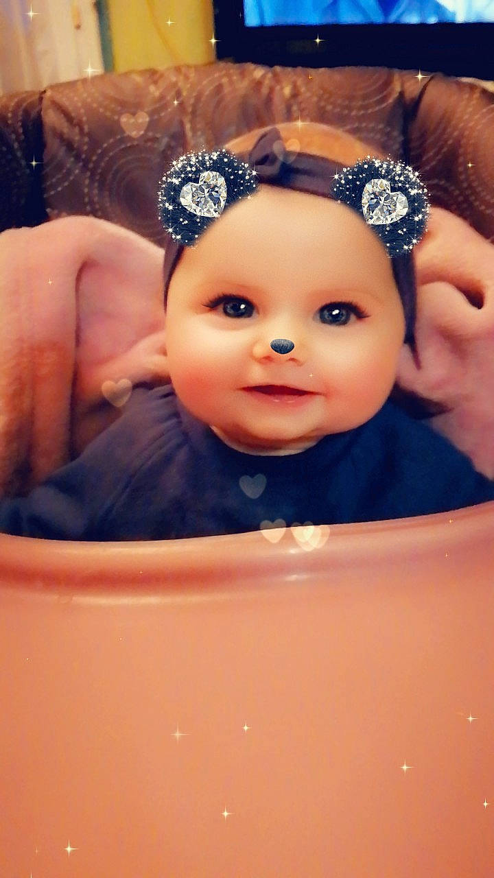 Maléna participe au concours pour gagner de l'argent avec cette photo : baby, cheek, child, crown, doll, eye, eyebrow, face, fashion_accessory, forehead, hair_accessory, head, headband, headgear, headpiece, iris, lip, person, product, skin