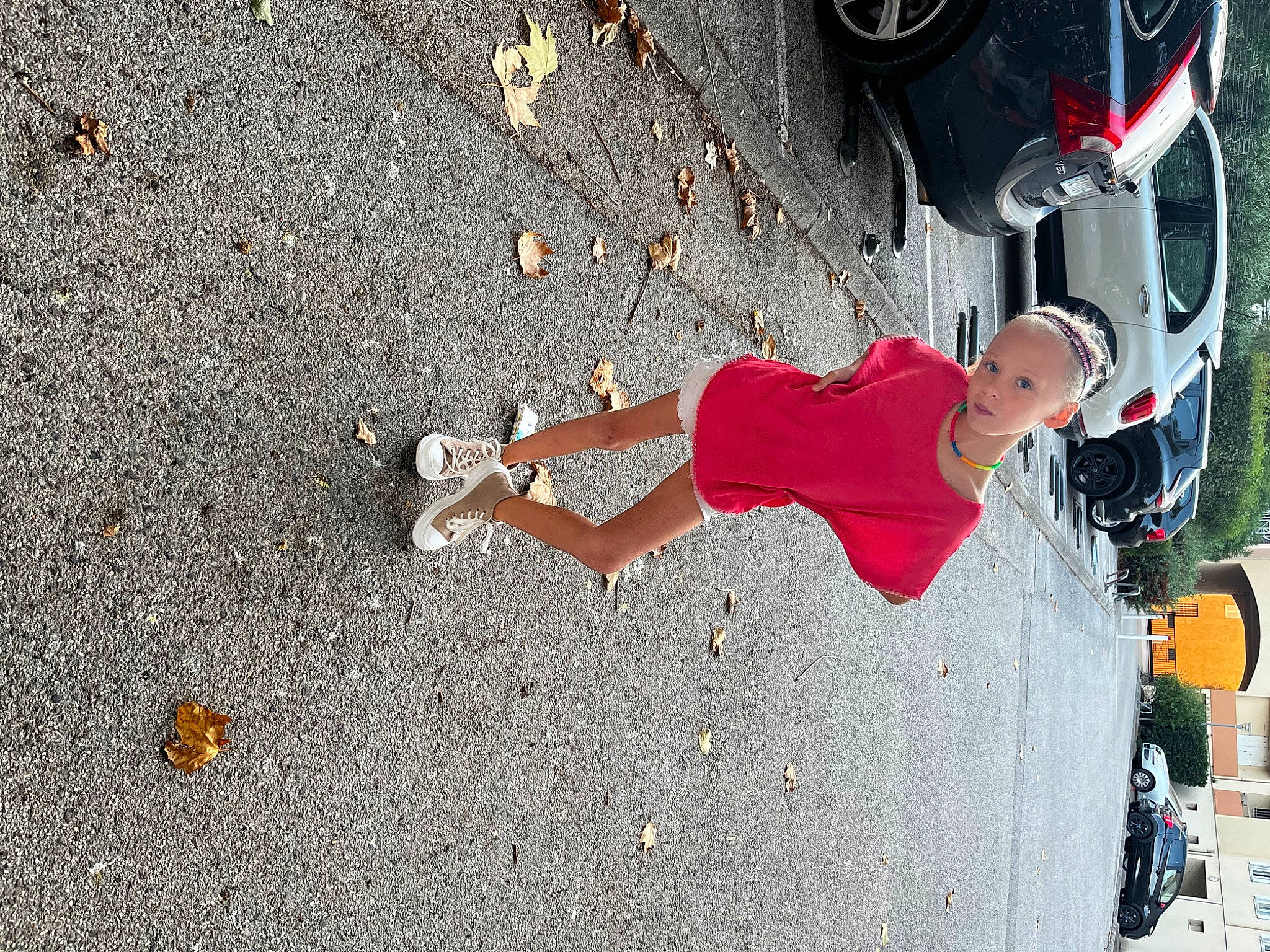 Maelys a rejoint le concours — aidez-le/la à gagner de superbes lots ! asphalt, auto_part, automotive_design, automotive_exterior, automotive_lighting, automotive_tire, automotive_wheel_system, bumper, car, family_car, human_leg, motor_vehicle, person, recreation, road_surface, rolling, tire, vehicle, vehicle_door, walking_shoe